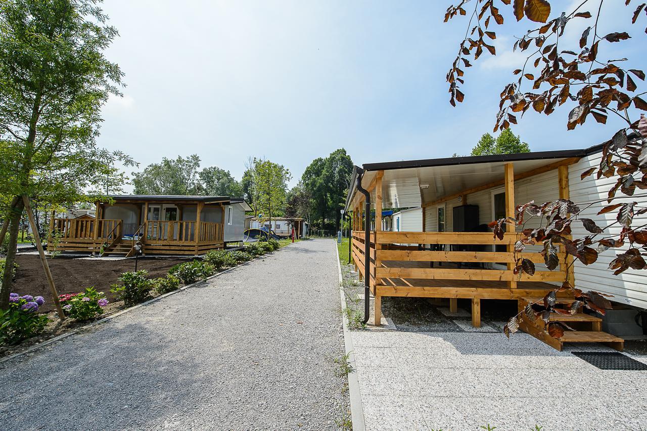 Hotel Camping Class Erba Exterior foto